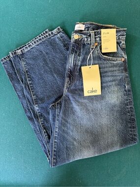 Cake The Label NWT Barrel Jeans Size 27x28 Tapered Cropped Curved Medium Wash
